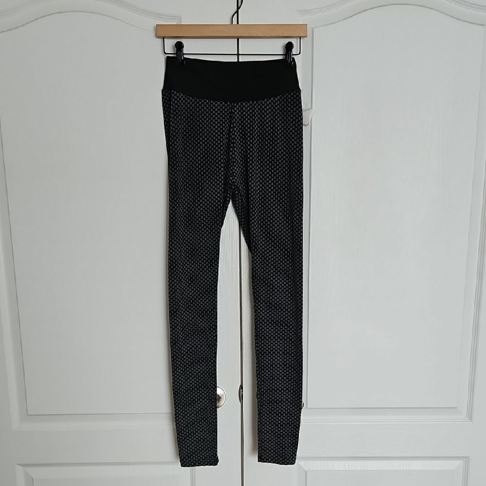 Black and Gray Leggings With Butt-Lift